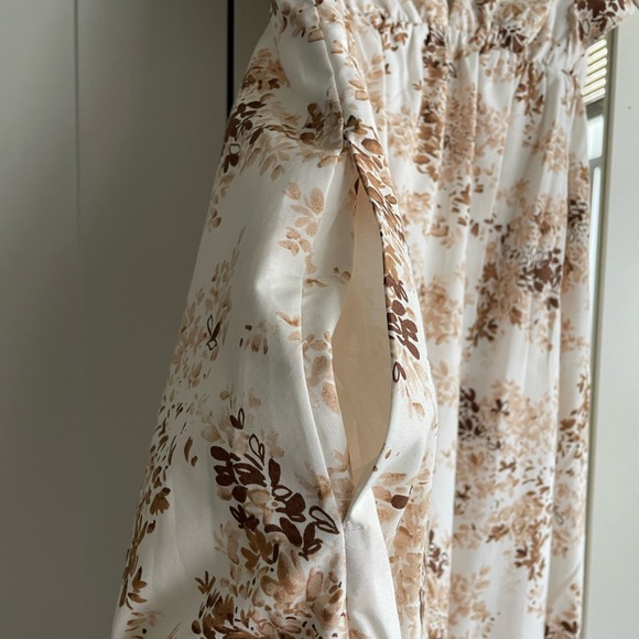 Abercrombie Flutter Sleeve Tiered Midi Dress - Picture 3 of 9